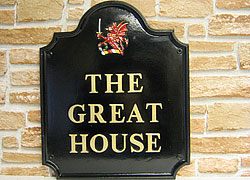 A great choice of sign for ‘The Great House’. The lettering on this Chelsea 1619 is set out in Times 50mm (2”) and painted gold