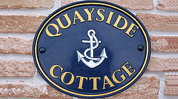 The nautical name on this elegant Oxford 1210 is set out in Times 32mm letters, painted gold with a gold inner rim to match.  What better choice of emblem than this beautifully painted eye-catching anchor to go with it?